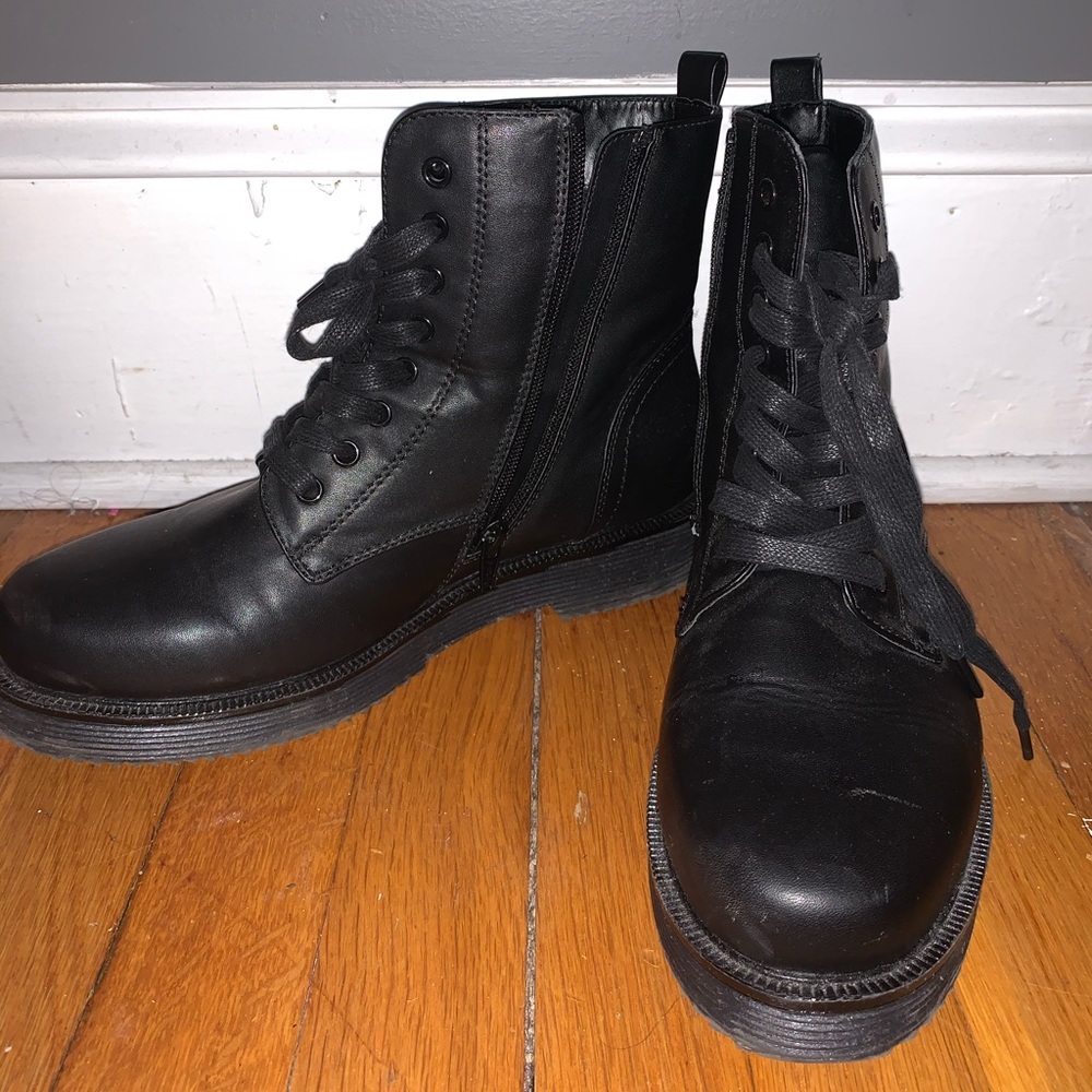 Combat boots (worn once)